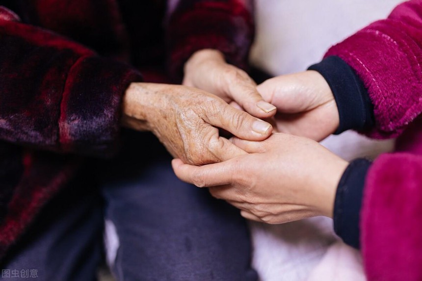 Bà lão 70 tuổi bật khóc: Sau khi tiết lộ quỹ tiết kiệm với con, cuộc đời khốn đốn bắt đầu, đúng là có những chuyện "sống để bụng, chết mang theo" - Ảnh 3.