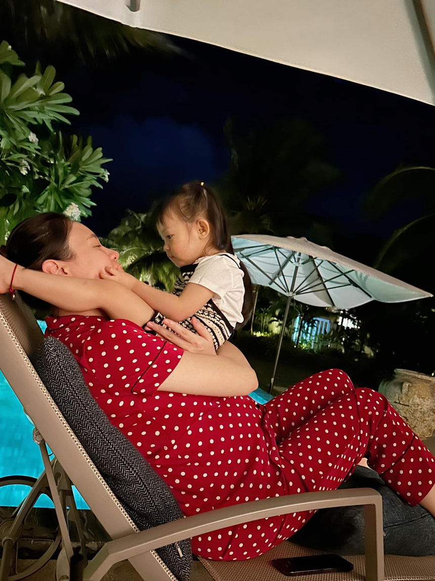 Đàm Thu Trang khi mang thai lần 2: Vi vu ở Mỹ, chồng cưng chiều nhưng đây là điều khiến hội mẹ bầu 'xin vía' - Ảnh 7.