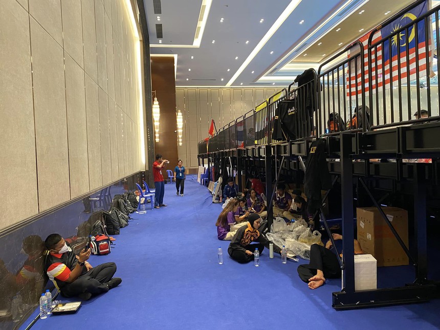 Những giấc ngủ vội phía sau tấm huy chương ở SEA Games 32 - Ảnh 4. Những giấc ngủ vội phía sau tấm huy chương ở SEA Games 32 - Ảnh 4.