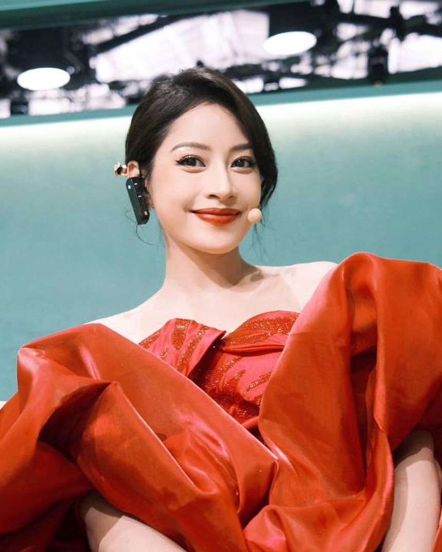 Chi Pu 'xả ảnh' bên dàn Tỷ Tỷ Đạp Gió Rẽ Sóng: 'Skinship' cực thân với học trò Lisa (BLACKPINK) dù trên sóng 'dính chặt' Amber - Ảnh 5.