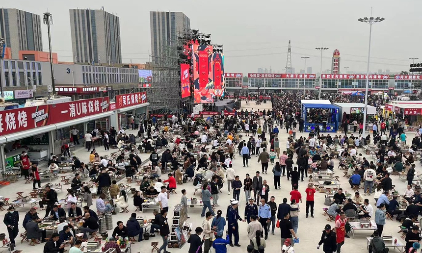 'Khoản vay thịt nướng': Sự kết hợp 'có 1 không 2' được ngành ngân hàng Trung Quốc tận dụng giữa cơn sốt bất ngờ - Ảnh 2. 'Khoản vay thịt nướng': Sự kết hợp 'có 1 không 2' được ngành ngân hàng Trung Quốc tận dụng giữa cơn sốt bất ngờ - Ảnh 2.