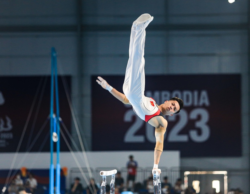 Gục mặt đau đớn vì chấn thương cổ chân, VĐV thể dục dụng cụ Việt Nam vẫn hoàn thành tốt bài thi - Ảnh 6.