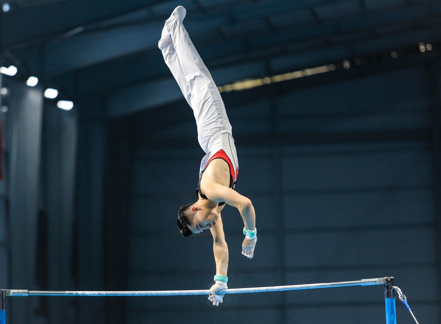 Gục mặt đau đớn vì chấn thương cổ chân, VĐV thể dục dụng cụ Việt Nam vẫn hoàn thành tốt bài thi - Ảnh 8.