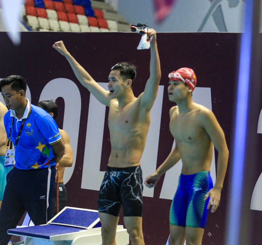 VĐV Singapore khóc như đứa trẻ khi giành HCV, VĐV 1m90 của Việt Nam bần thần vì "đánh rơi" huy chương - Ảnh 9.