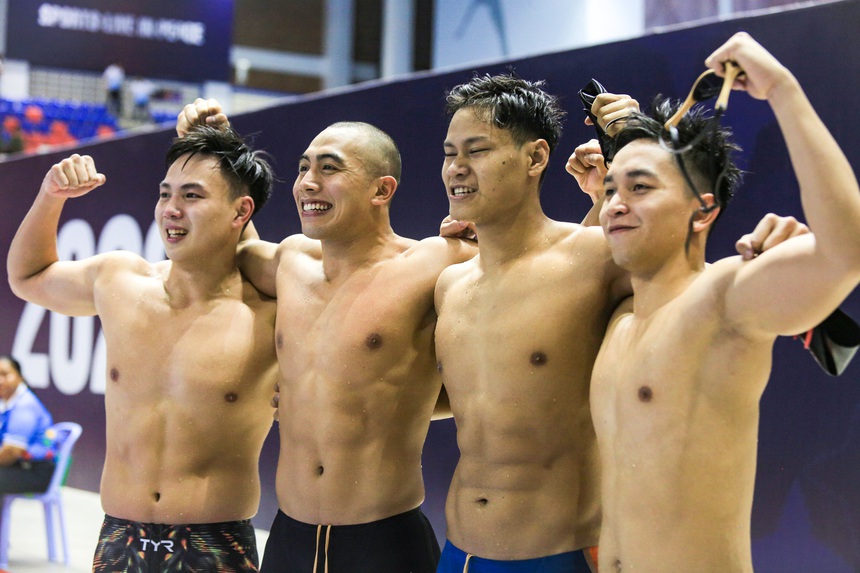 VĐV Singapore khóc như đứa trẻ khi giành HCV, VĐV 1m90 của Việt Nam bần thần vì "đánh rơi" huy chương - Ảnh 3.