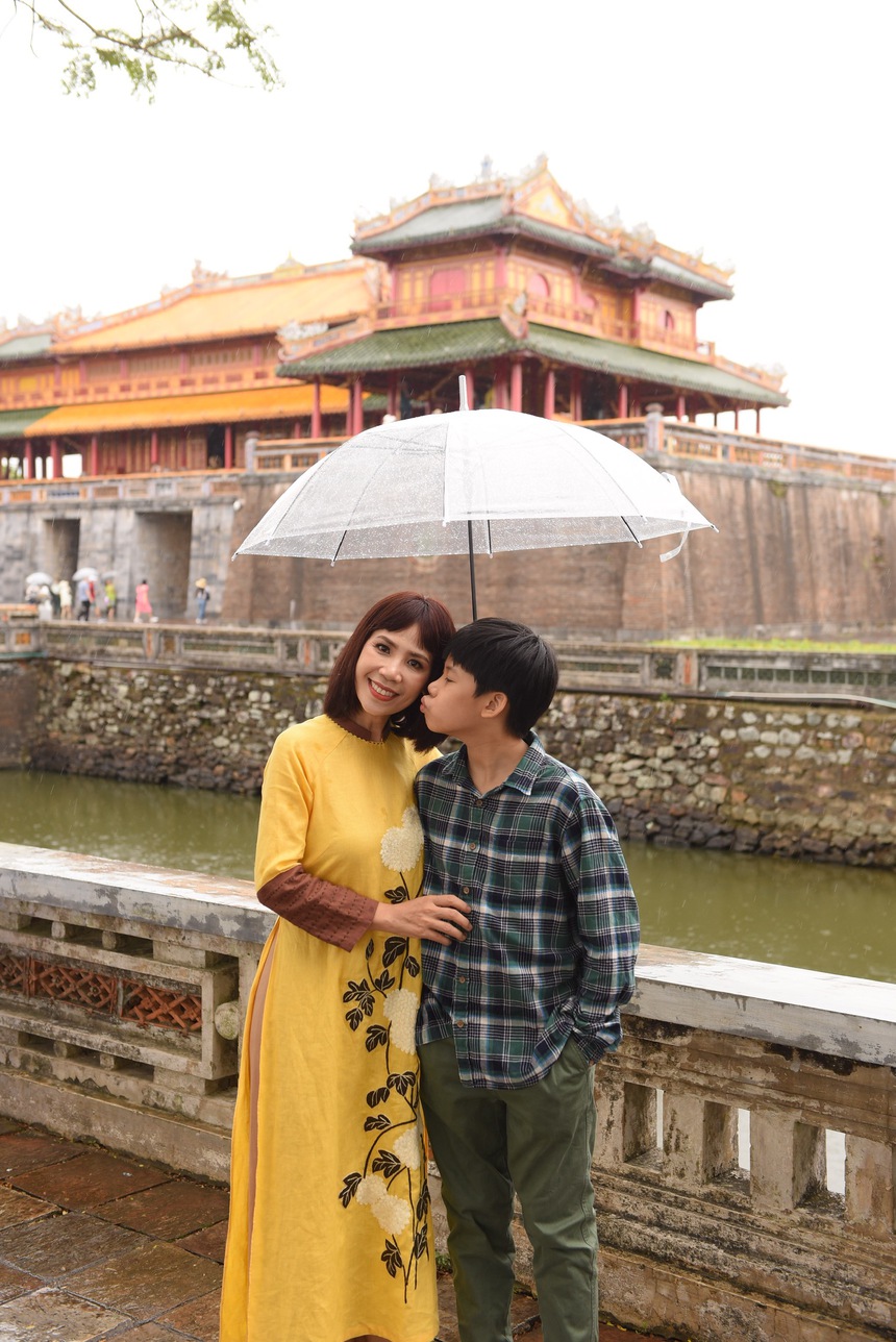 Thương tiếc ca sĩ, NSƯT Trần Hồng VY (1979 - 2023): Tiếng chim mãi còn khao khát hót - Ảnh 7.