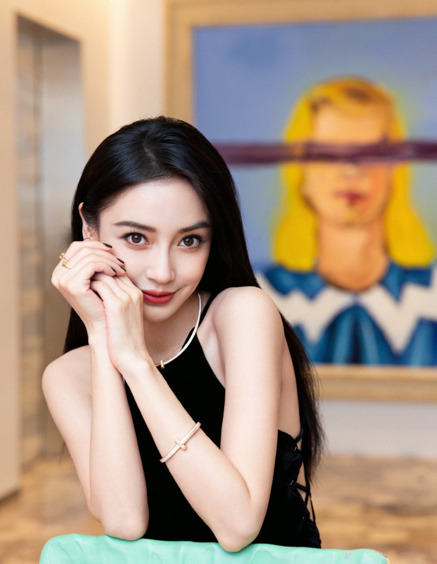 Angelababy bị chửi vì vòng eo bé: Con gái có thể mảnh mai hay đầy đặn, giống như trăng rằm, trăng khuyết, đều có độ sáng đáng khen - Ảnh 3.