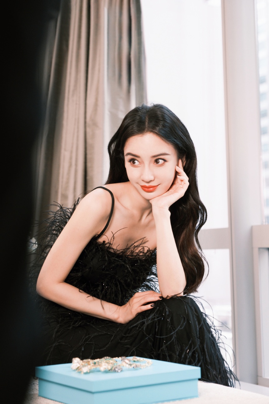 Angelababy bị chửi vì vòng eo bé: Con gái có thể mảnh mai hay đầy đặn, giống như trăng rằm, trăng khuyết, đều có độ sáng đáng khen - Ảnh 5.
