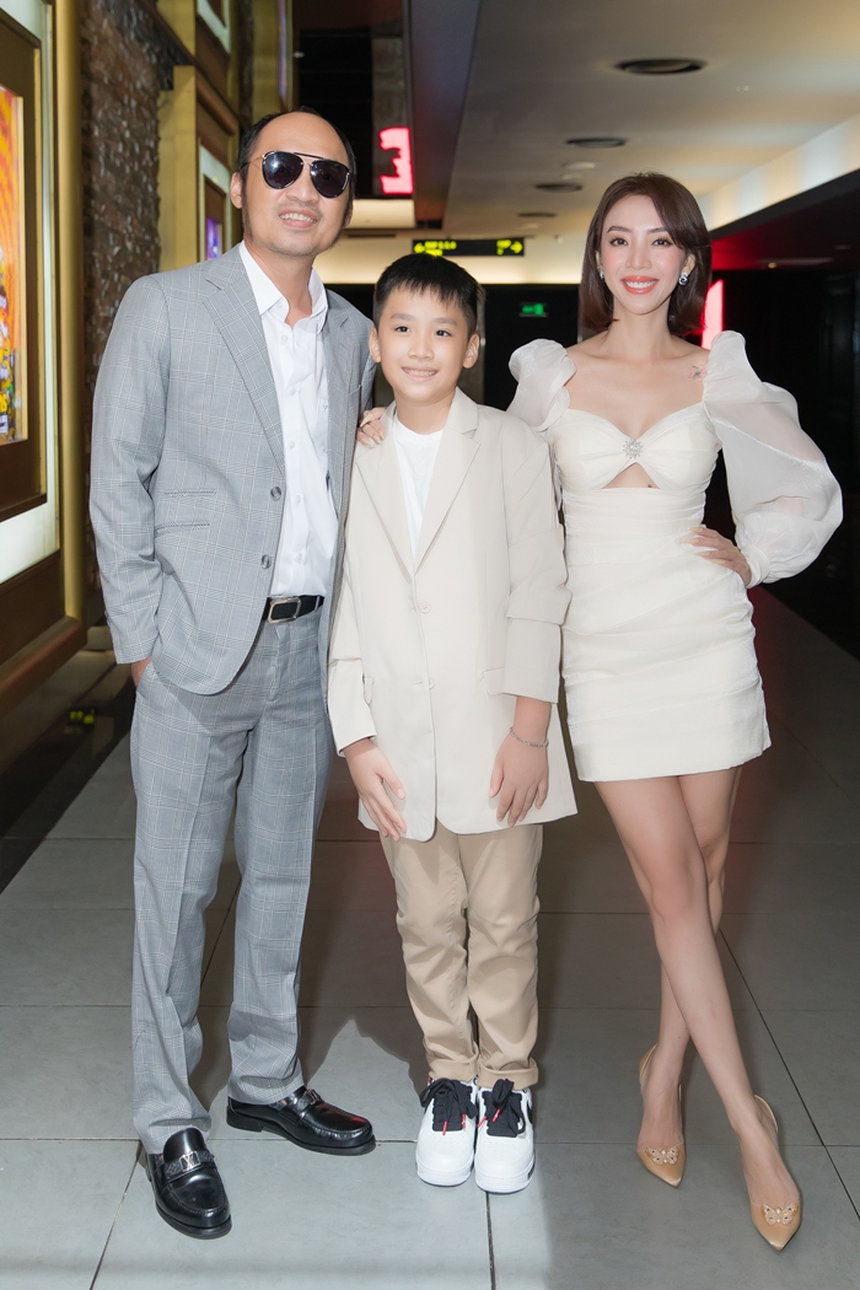 Lý Hải, Hồng Vân và những lần đưa con lên màn ảnh: Người cho con đi bán vé số, người để con đóng vai mình thời trẻ - Ảnh 4. Lý Hải, Hồng Vân và những lần đưa con lên màn ảnh: Người cho con đi bán vé số, người để con đóng vai mình thời trẻ - Ảnh 4.