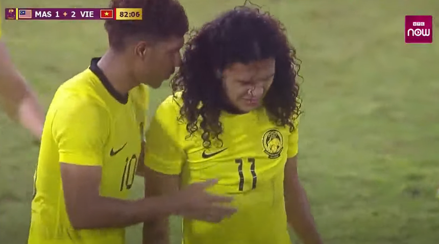 Đam mê đánh nguội, U22 Malaysia nhận liên tiếp 2 thẻ đỏ trong trận gặp U22 Việt Nam - Ảnh 8. Đam mê đánh nguội, U22 Malaysia nhận liên tiếp 2 thẻ đỏ trong trận gặp U22 Việt Nam - Ảnh 8.