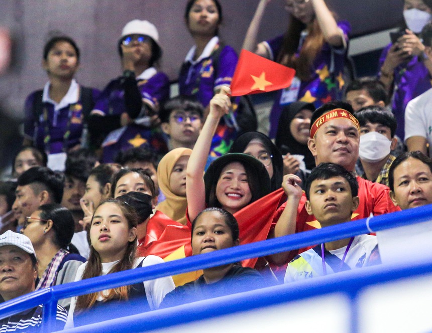 Hòa Minzy đến Campuchia, cổ vũ đội tuyển bơi Việt Nam  - Ảnh 3.