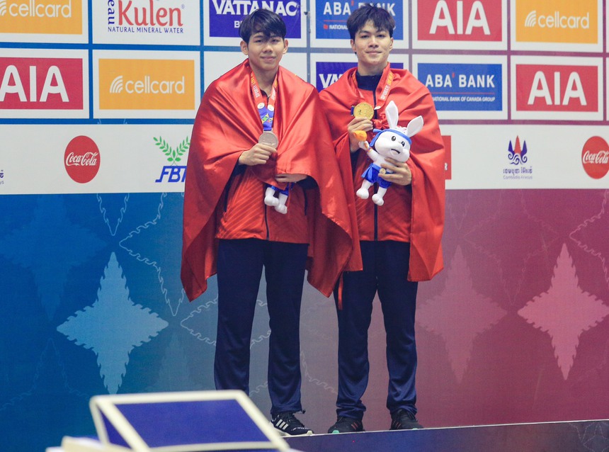 Hòa Minzy đến Campuchia, cổ vũ đội tuyển bơi Việt Nam  - Ảnh 6.