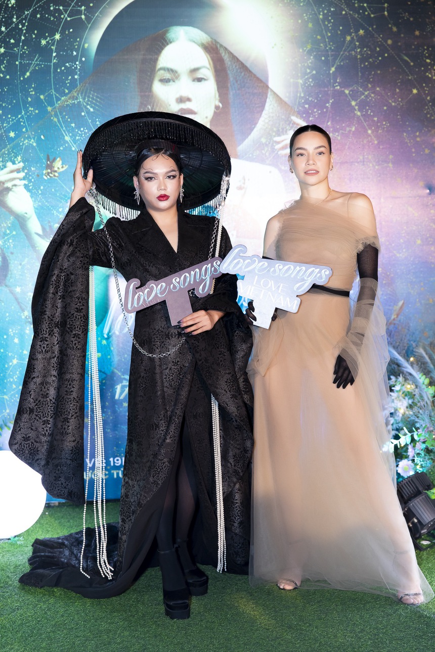 Hồ Ngọc Hà phải "van lạy" Phạm Thoại tại họp báo: "Liveshow của ai vậy?" - Ảnh 2. Hồ Ngọc Hà phải "van lạy" Phạm Thoại tại họp báo: "Liveshow của ai vậy?" - Ảnh 2.