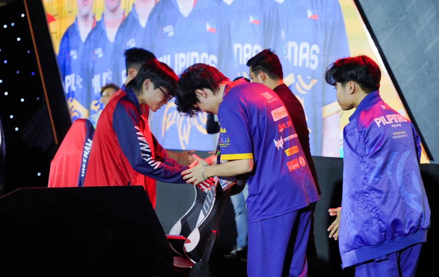 Tốc Chiến Việt thi đấu cực gay cấn, đối thủ nể phục, fan kêu gọi 'viện trợ' oxi - Ảnh 4.