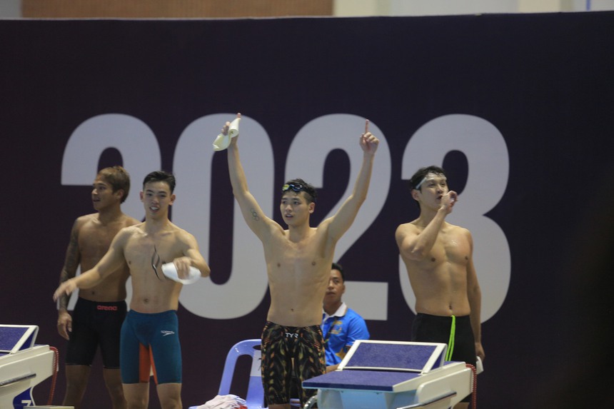 Tuyển bơi Việt Nam 'hái' vàng SEA Games, hot boy Kim Sơn tiết lộ ý nghĩa hình xăm Olympic trên bắp tay - Ảnh 4. Tuyển bơi Việt Nam 'hái' vàng SEA Games, hot boy Kim Sơn tiết lộ ý nghĩa hình xăm Olympic trên bắp tay - Ảnh 4.