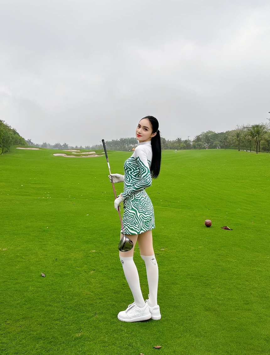 Hoa hậu Hương Giang kiếm tiền siêu giỏi ở tuổi 32: Có công ty giải trí riêng, biệt thự trải dài từ Bắc vào Nam, luôn có 1 thứ "biểu tượng thượng lưu" mang bên mình - Ảnh 8. Hoa hậu Hương Giang kiếm tiền siêu giỏi ở tuổi 32: Có công ty giải trí riêng, biệt thự trải dài từ Bắc vào Nam, luôn có 1 thứ "biểu tượng thượng lưu" mang bên mình - Ảnh 8.