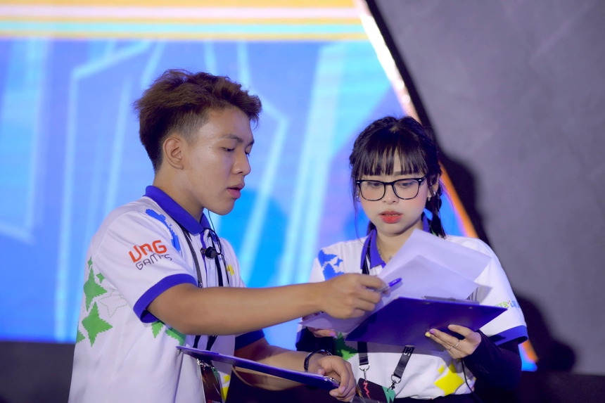 Dân tình bắt quả tang màn check-map hot nhất SEA Games lúc này, nữ chính là giám sát viên người Việt - Ảnh 3. Dân tình bắt quả tang màn check-map hot nhất SEA Games lúc này, nữ chính là giám sát viên người Việt - Ảnh 3.