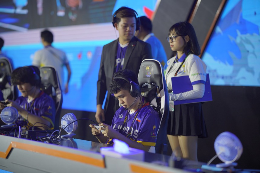 Dân tình bắt quả tang màn check-map hot nhất SEA Games lúc này, nữ chính là giám sát viên người Việt - Ảnh 1. Dân tình bắt quả tang màn check-map hot nhất SEA Games lúc này, nữ chính là giám sát viên người Việt - Ảnh 1.