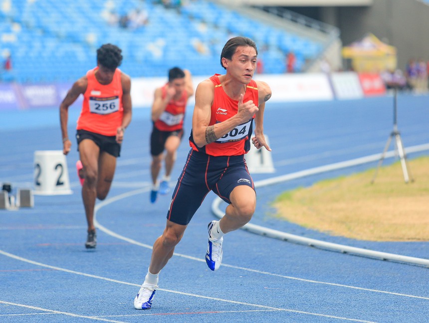 Gia đình điểm tựa viết tiếp lịch sử: VĐV Việt Nam được mẹ quạt mát, liên tục động viên sau phần thư không như ý ở SEA Games - Ảnh 2.