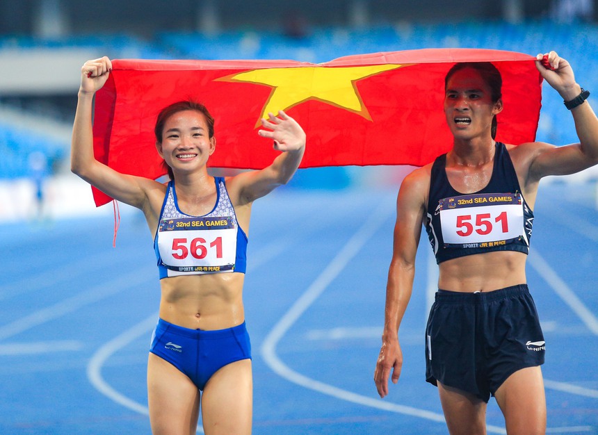 "Nữ hoàng điền kinh" Nguyễn Thị Oanh tạo ra thành tích phi thường dù phải thi hai nội dung liên tiếp  - Ảnh 8.