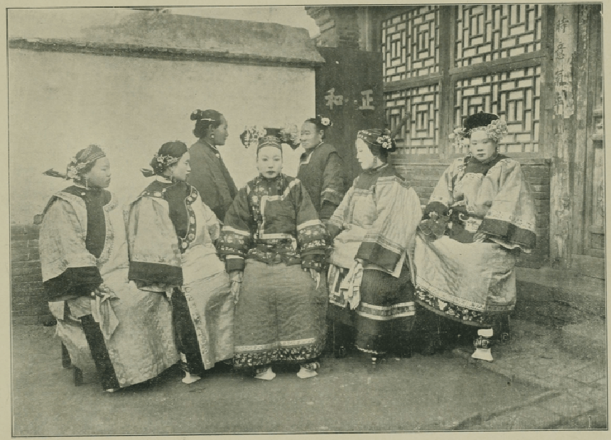 Chiêm ngưỡng loạt ảnh hiếm thời nhà Thanh, hé lộ diện mạo mỹ nữ ngoài cung khác hẳn các phi tần của Tử Cấm Thành - Ảnh 4.