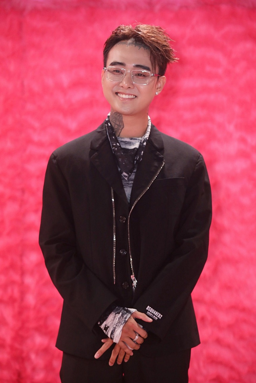 Chính thức debut làm ca sĩ, Linh Ka có phần trình diễn live gây tranh cãi - Ảnh 15.