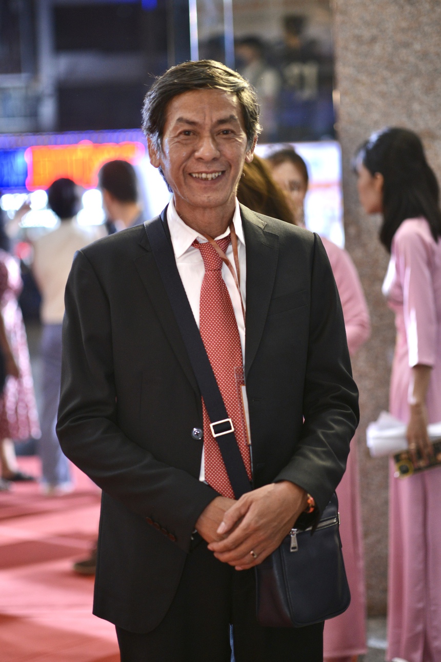 Thảm đỏ khai mạc Liên hoan phim châu Á Đà Nẵng: Dàn diễn viên Em và Trịnh đổ bộ, Hoa hậu Ngọc Châu đọ sắc cùng Moon So Ri - Ảnh 13. Thảm đỏ khai mạc Liên hoan phim châu Á Đà Nẵng: Dàn diễn viên Em và Trịnh đổ bộ, Hoa hậu Ngọc Châu đọ sắc cùng Moon So Ri - Ảnh 13.