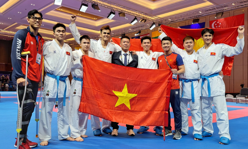 Việt Nam ngược dòng thắng Malaysia 3-2, giành HCV nội dung kumite đồng đội nam ở SEA Games 32