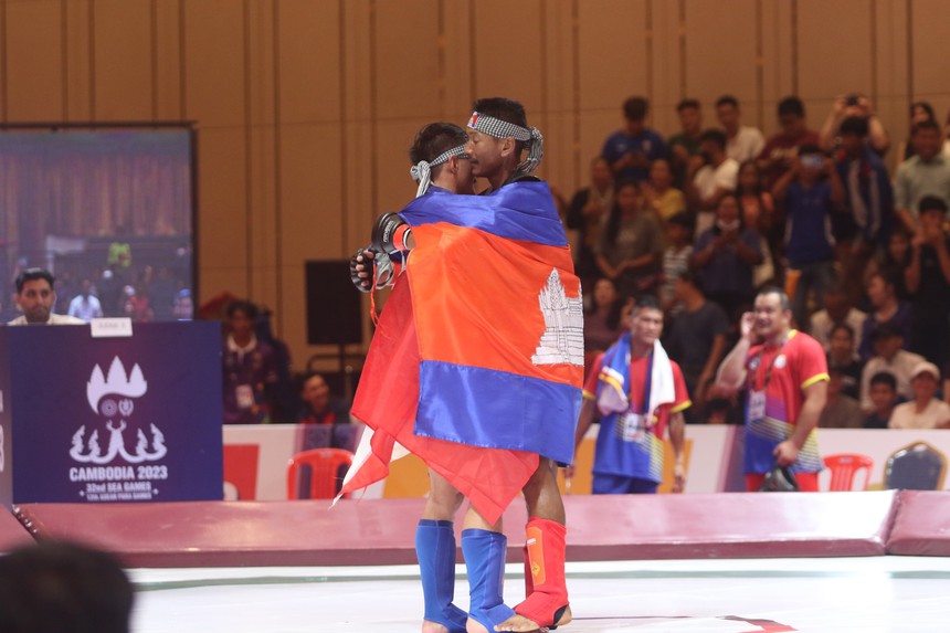 Ngược dòng kịch tính giành HCV, võ sĩ Campuchia tạo nên khoảnh khắc ấn tượng bậc nhất SEA Games - Ảnh 8.