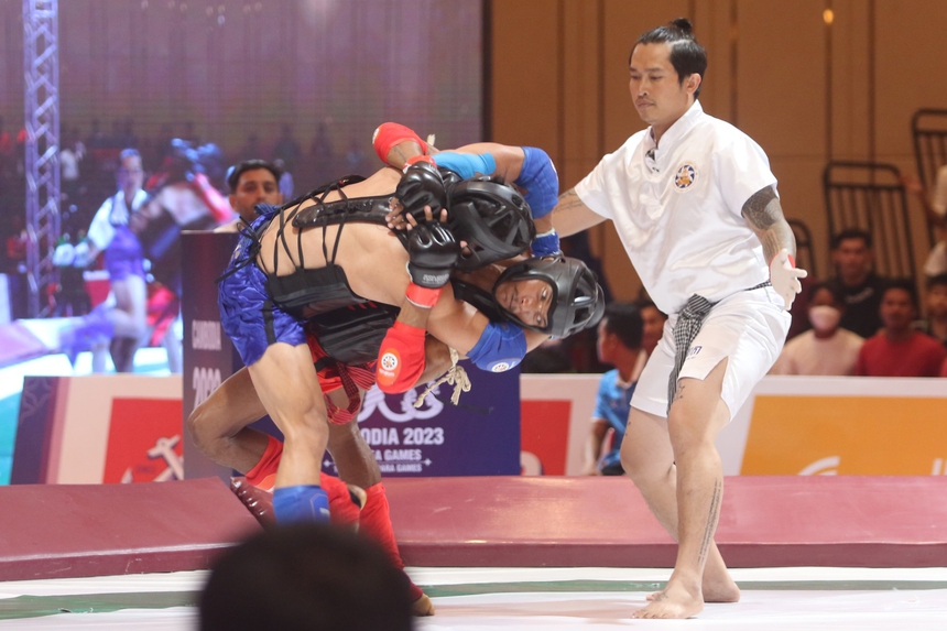 Ngược dòng kịch tính giành HCV, võ sĩ Campuchia tạo nên khoảnh khắc ấn tượng bậc nhất SEA Games - Ảnh 4.