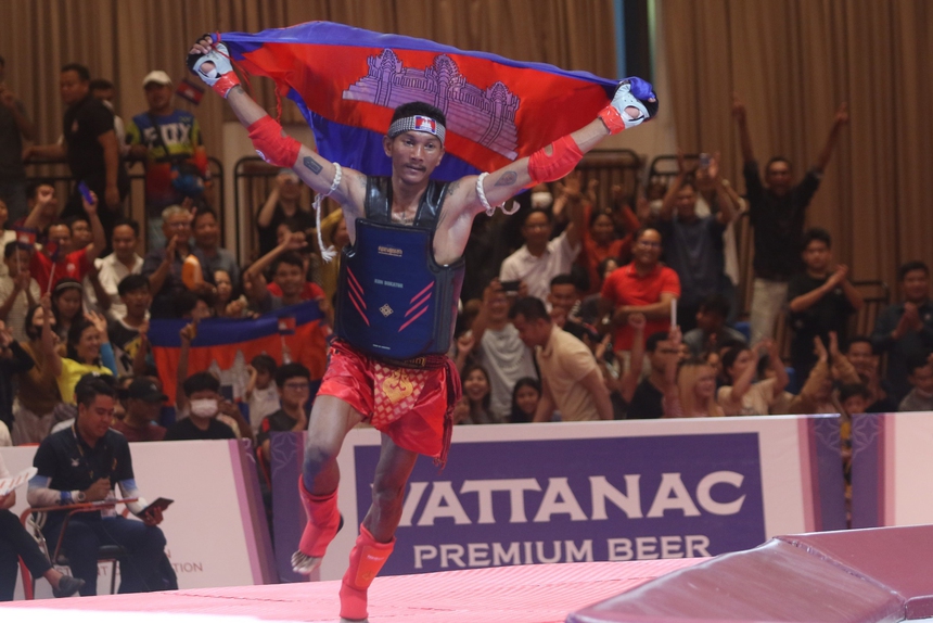 Ngược dòng kịch tính giành HCV, võ sĩ Campuchia tạo nên khoảnh khắc ấn tượng bậc nhất SEA Games - Ảnh 9.