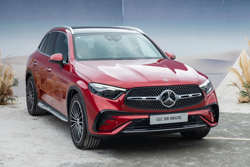 Tôi ngồi thử 2 bản Mercedes GLC 2023 vừa ra mắt Việt Nam: Cách âm tốt hơn hẳn bản cũ, có chi tiết rất hay với giá cao nhất 2,8 tỷ đồng - Ảnh 3.