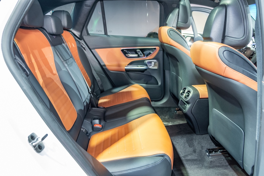 Tôi ngồi thử 2 bản Mercedes GLC 2023 vừa ra mắt Việt Nam: Cách âm tốt hơn hẳn bản cũ, có chi tiết rất hay với giá cao nhất 2,8 tỷ đồng - Ảnh 10.