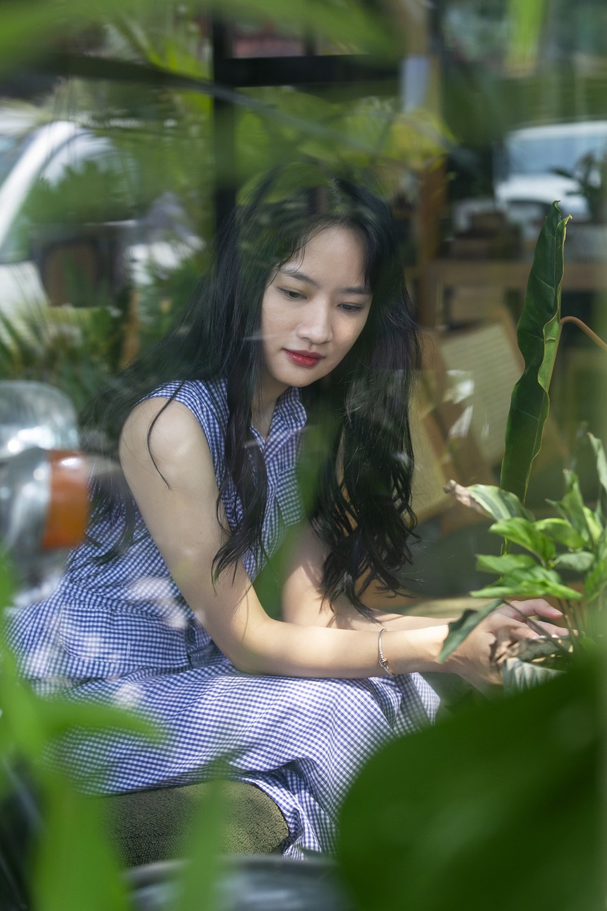 Diễn viên Thanh Vy "Em gái mưa": Chỉ cần nghe ai nhắc tới con là tôi chảy nước mắt - Ảnh 1. Diễn viên Thanh Vy "Em gái mưa": Chỉ cần nghe ai nhắc tới con là tôi chảy nước mắt - Ảnh 1.