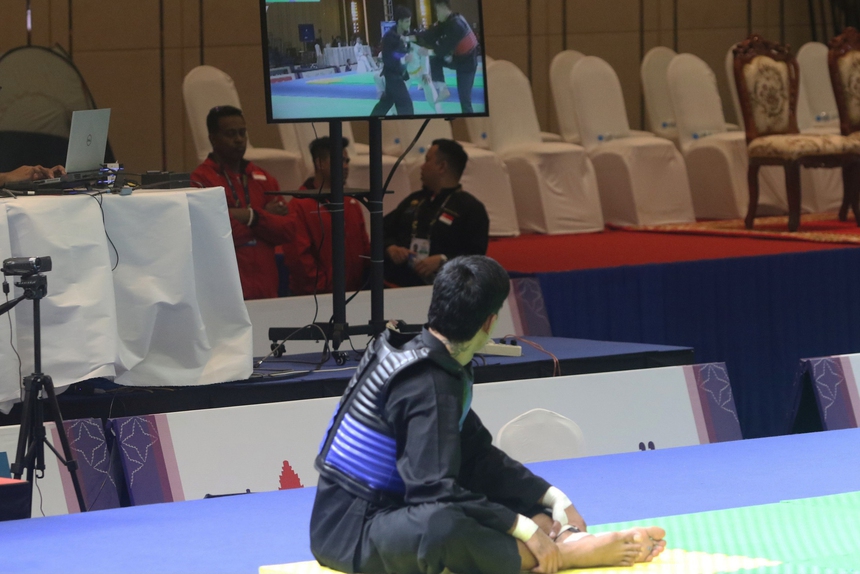 Tung đòn cấm khiến VĐV Việt Nam lên cáng, võ sĩ Thái Lan nhận cái kết đắng - Ảnh 5. Tung đòn cấm khiến VĐV Việt Nam lên cáng, võ sĩ Thái Lan nhận cái kết đắng - Ảnh 5.