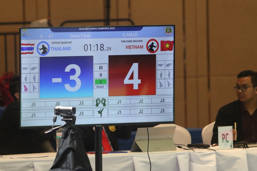 Tung đòn cấm khiến VĐV Việt Nam lên cáng, võ sĩ Thái Lan nhận cái kết đắng - Ảnh 6. Tung đòn cấm khiến VĐV Việt Nam lên cáng, võ sĩ Thái Lan nhận cái kết đắng - Ảnh 6.