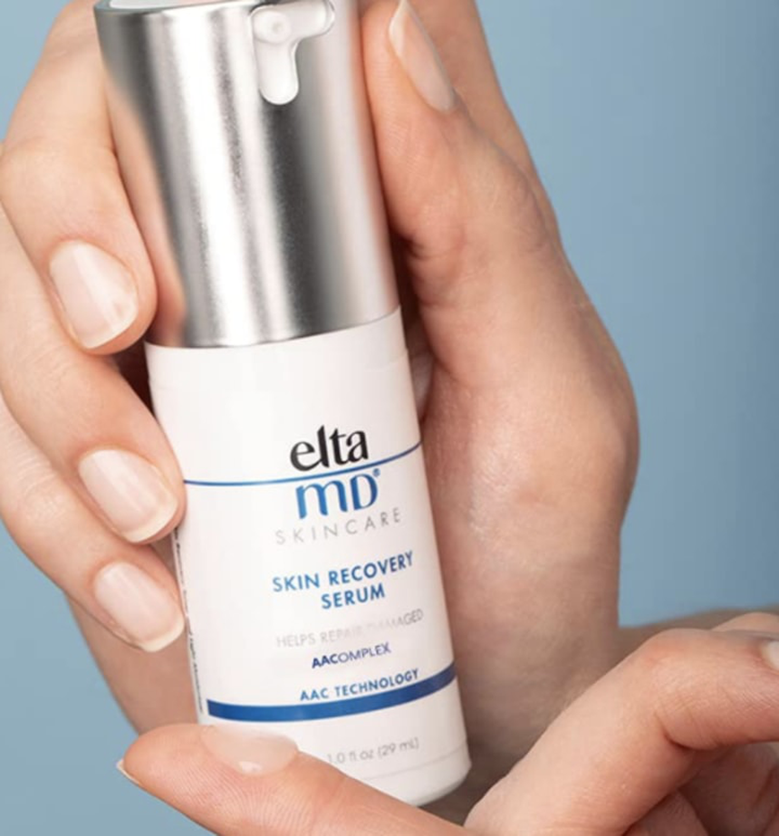 Serum phục hồi da yêu thích của Hailey Bieber: Hiệu quả đến độ BTV làm đẹp phải khuyên mẹ 57 tuổi dùng để 'chống già', cấp ẩm và trị mụn rõ rệt  - Ảnh 2.