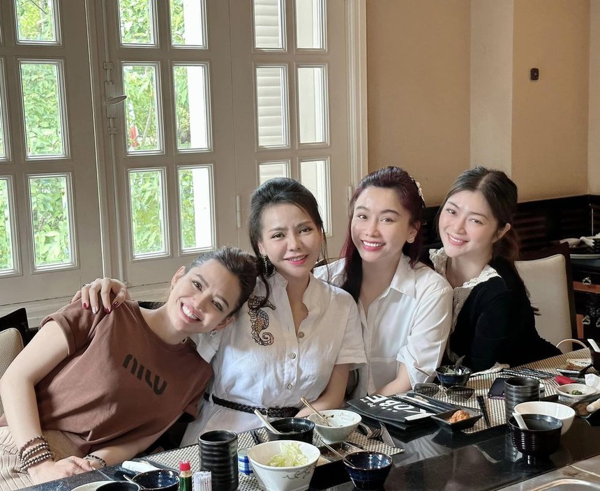 Sao nữ Vbiz để lộ vòng 2 lùm lùm và rổ hint nghi vấn mang thai hậu bí mật đăng ký kết hôn - Ảnh 3. Sao nữ Vbiz để lộ vòng 2 lùm lùm và rổ hint nghi vấn mang thai hậu bí mật đăng ký kết hôn - Ảnh 3.