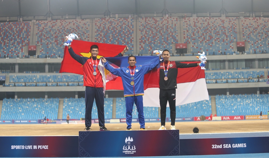 ‘Nam thần’ nhảy xa Nguyễn Tiến Trọng tình cảm với vợ, mỉm cười đón nhận thất bại - Ảnh 4.