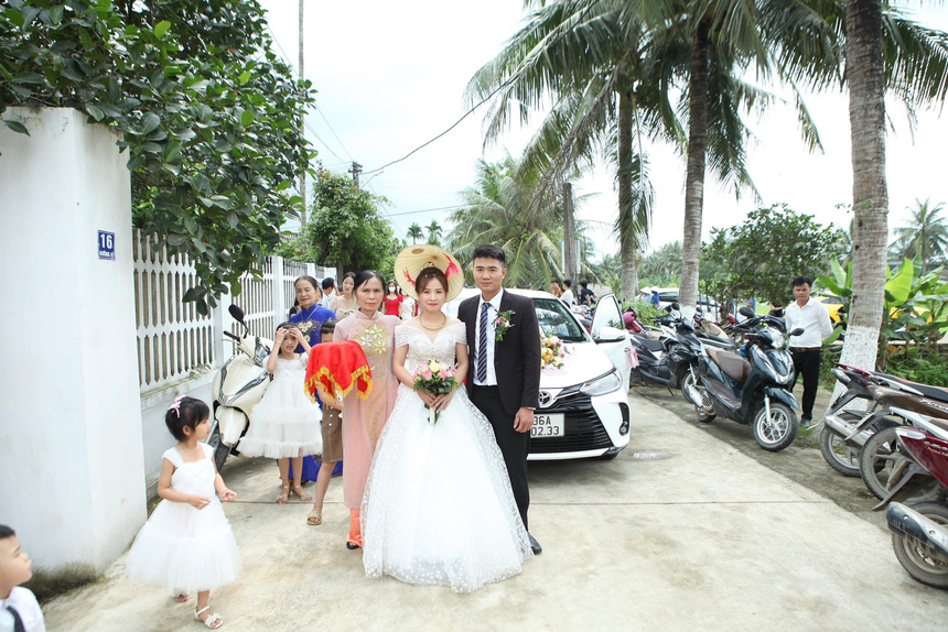 Bố mẹ chồng ở Thanh Hóa cưới chồng mới cho con dâu, nhận chăm cháu nội bị bệnh để dâu yên lòng bên "bến đỗ" mới - Ảnh 1.