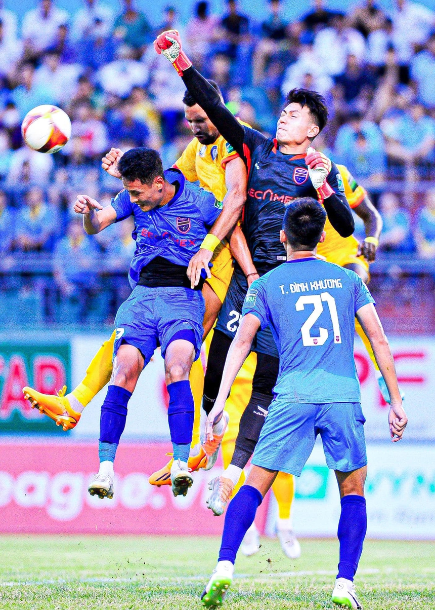 Không Tiến Linh, Rimario, Thanh Hóa vẫn chật vật với HLV Lê Huỳnh Đức - Ảnh 1.