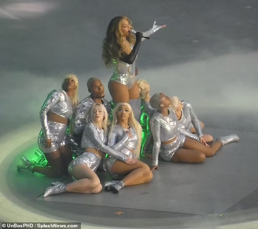 Beyonce không tiếc tiền may những bộ trang phục phức tạp trong tour 'Renaissance' - Ảnh 2.