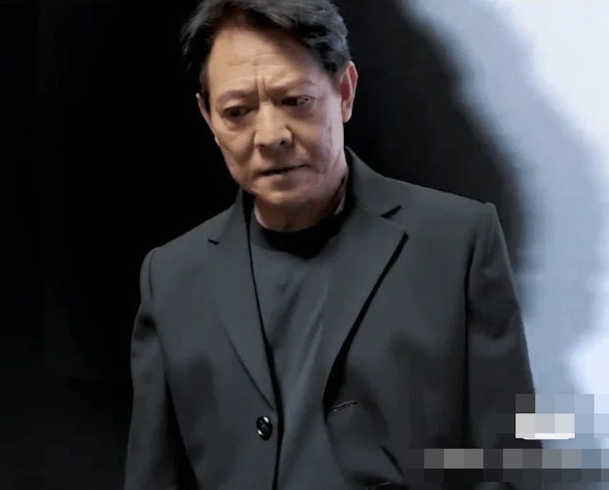 Lý Liên Kiệt trong video mới, netizen thốt lên: 'Trông như cụ ông 80' - Ảnh 1. Lý Liên Kiệt trong video mới, netizen thốt lên: 'Trông như cụ ông 80' - Ảnh 1.