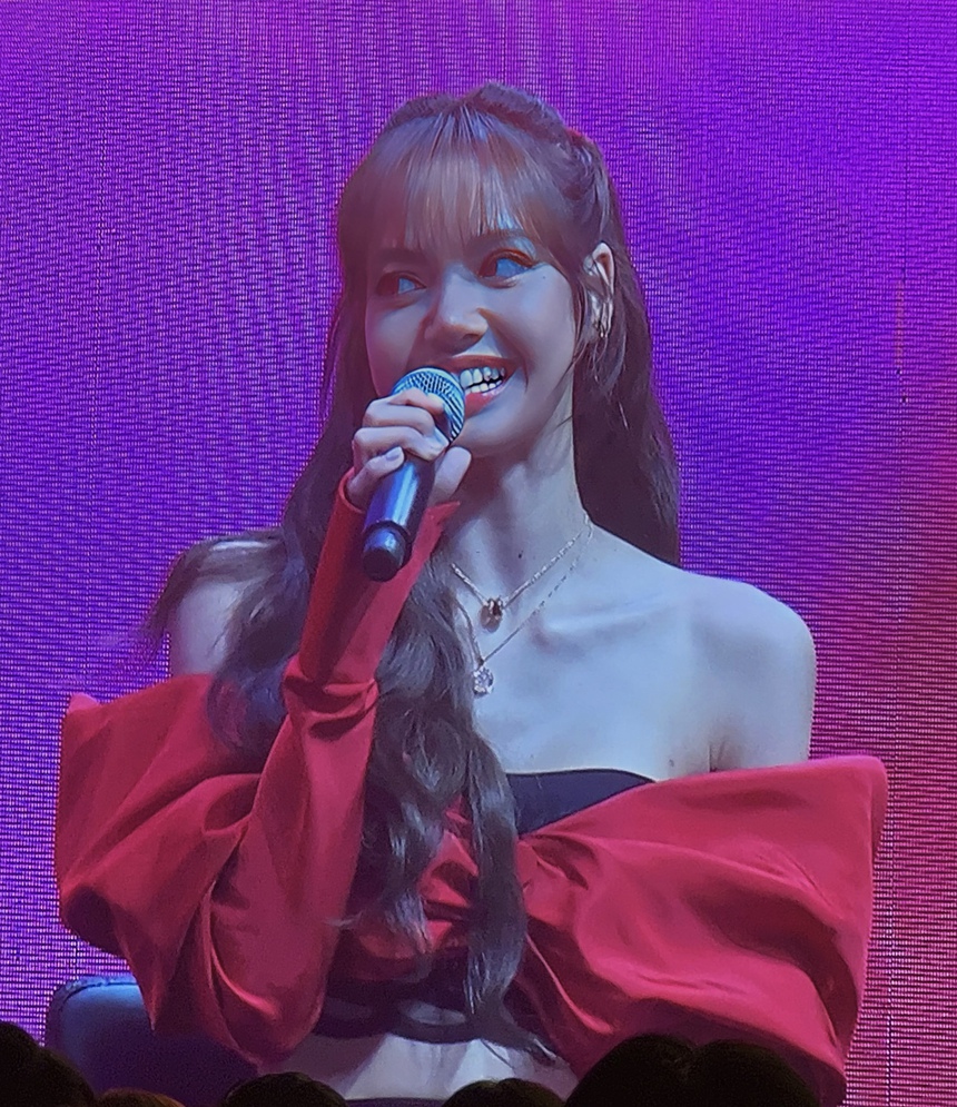 Lisa Blackpink diện thiết kế mới của NTK Công Trí - Ảnh 5.