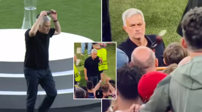 Mourinho ném huy chương á quân Europa League lên khán đài sân Puskas