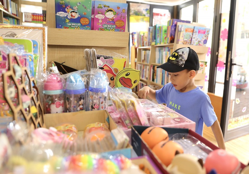Trải nghiệm phố sách Hà Nội nhân Ngày Quốc tế thiếu nhi 1/6 - Ảnh 2.