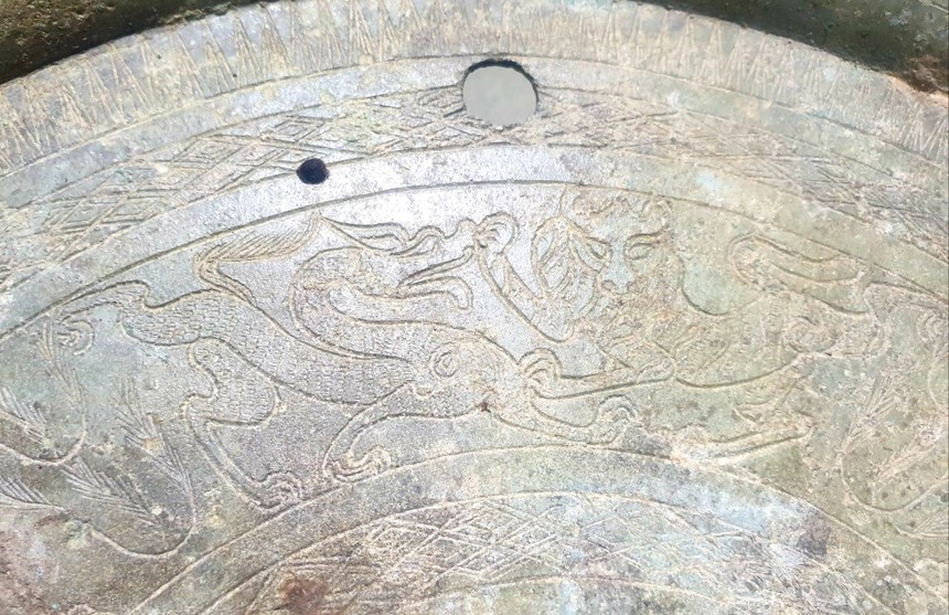 Đêm đêm rì rầm trong tiếng đất: Khổng Tước và Giao Long trên nền tảng nghệ thuật Đông Sơn - Ảnh 10.