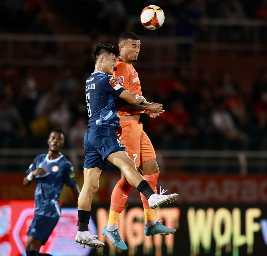 Người quan sát: Ơ kìa, ngựa về ngược - Ảnh 1.