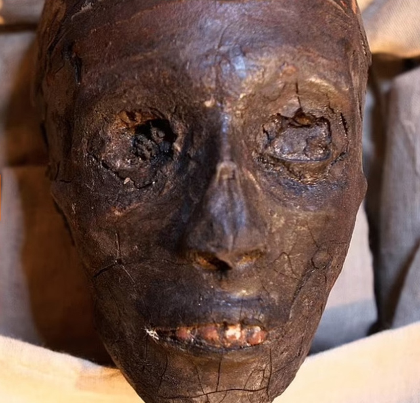 Kinh ngạc khi tái hiện gương mặt pharaoh Tutankhamun, giống sinh viên hơn là một vị vua huyền thoại - Ảnh 2.