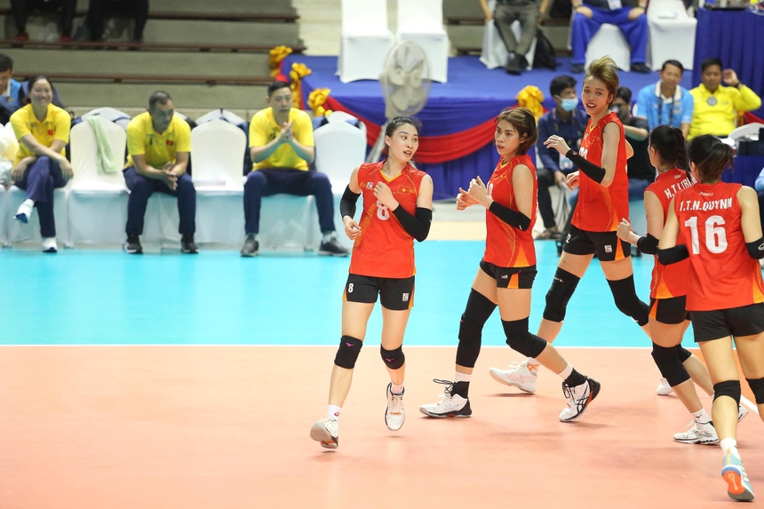 Hot girl bóng chuyền Nguyệt Anh quá xinh khiến fan Thái xin chụp ảnh, được kết nạp Đảng ở tuổi 24 - Ảnh 8.